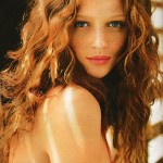 Cintia Dicker is topless and hot 4
